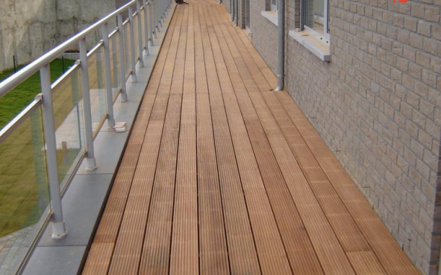 houten terras van herreweghe St J Molenbeek003